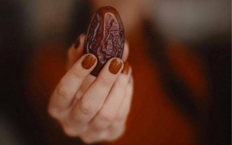 چگونه تازگی و طعم طبیعی خرما را حفظ کنیم؟